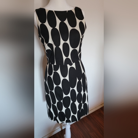 Dress - Picture 4 of 7